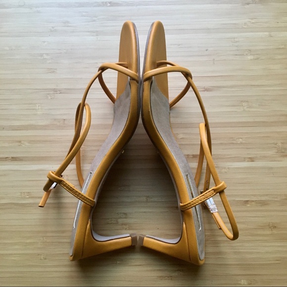 BILLINI Vegan Strappy Kitten Heels - Spice (5) NWT - Picture 8 of 16